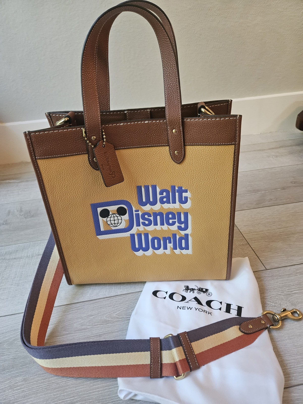 NEW DISNEY WORLD PARKS COACH PURSE NWT