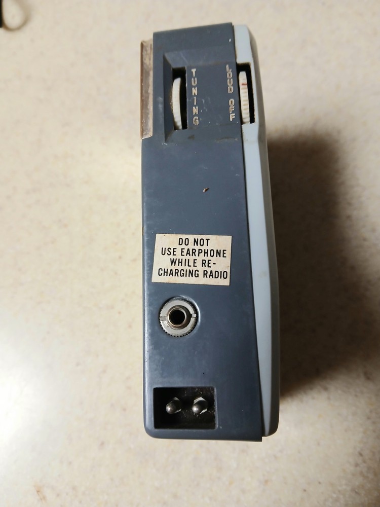 VINTAGE EVER-PLAY SIX TRANSISTOR RADIO - untested!