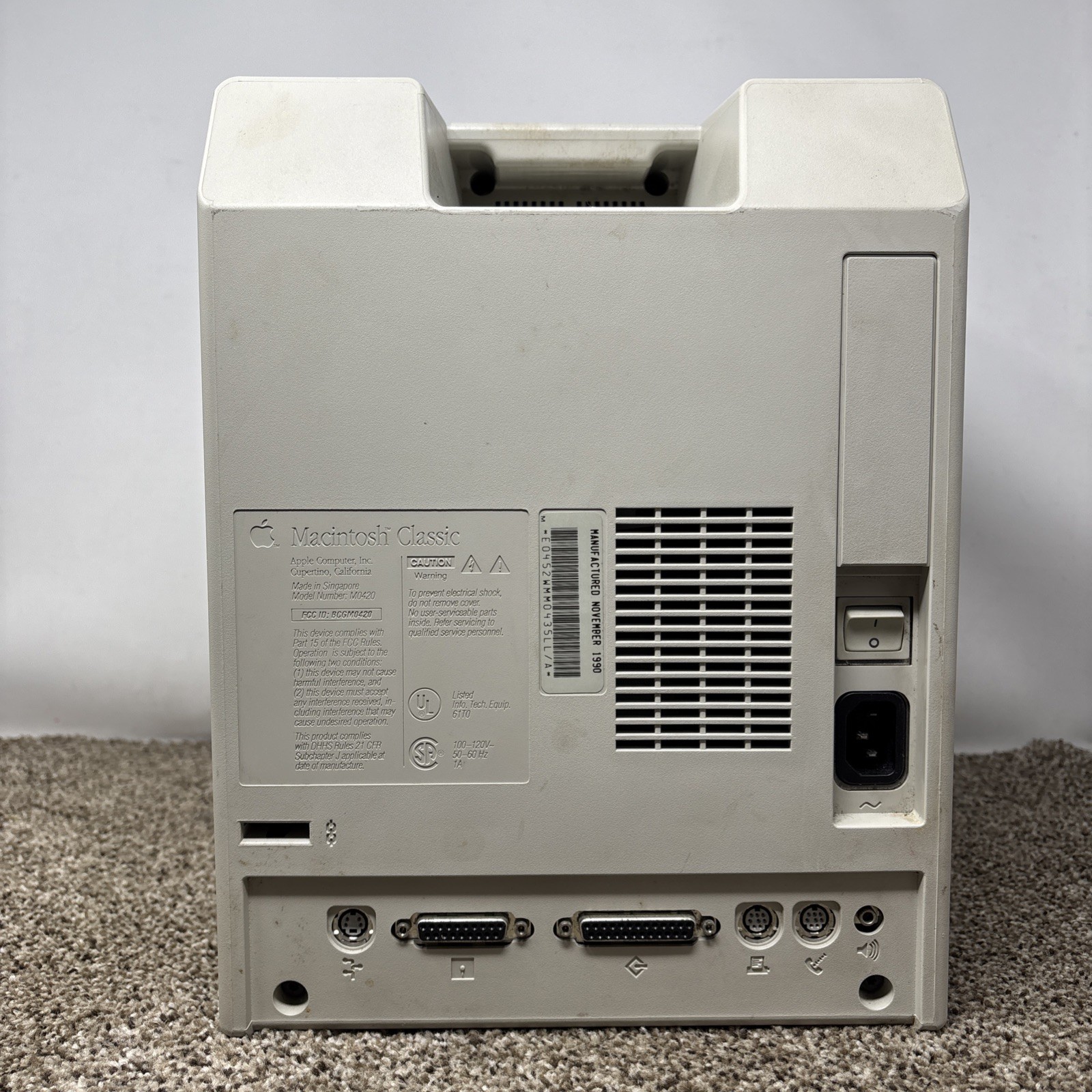 Apple Macintosh Classic Vintage Computer M0420 FOR PARTS READ