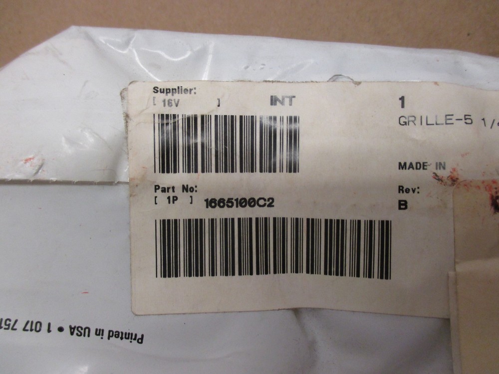 INTERNATIONAL GRILLE 1665100C2 NEW
