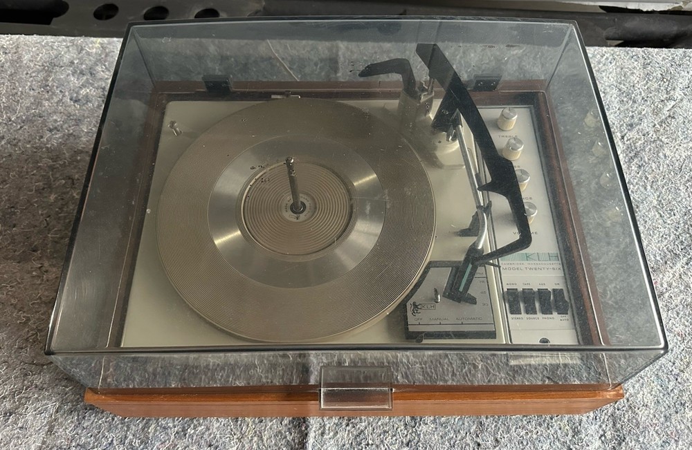 KLH Model Twenty Six Turntable Stereo System & Speakers Untested