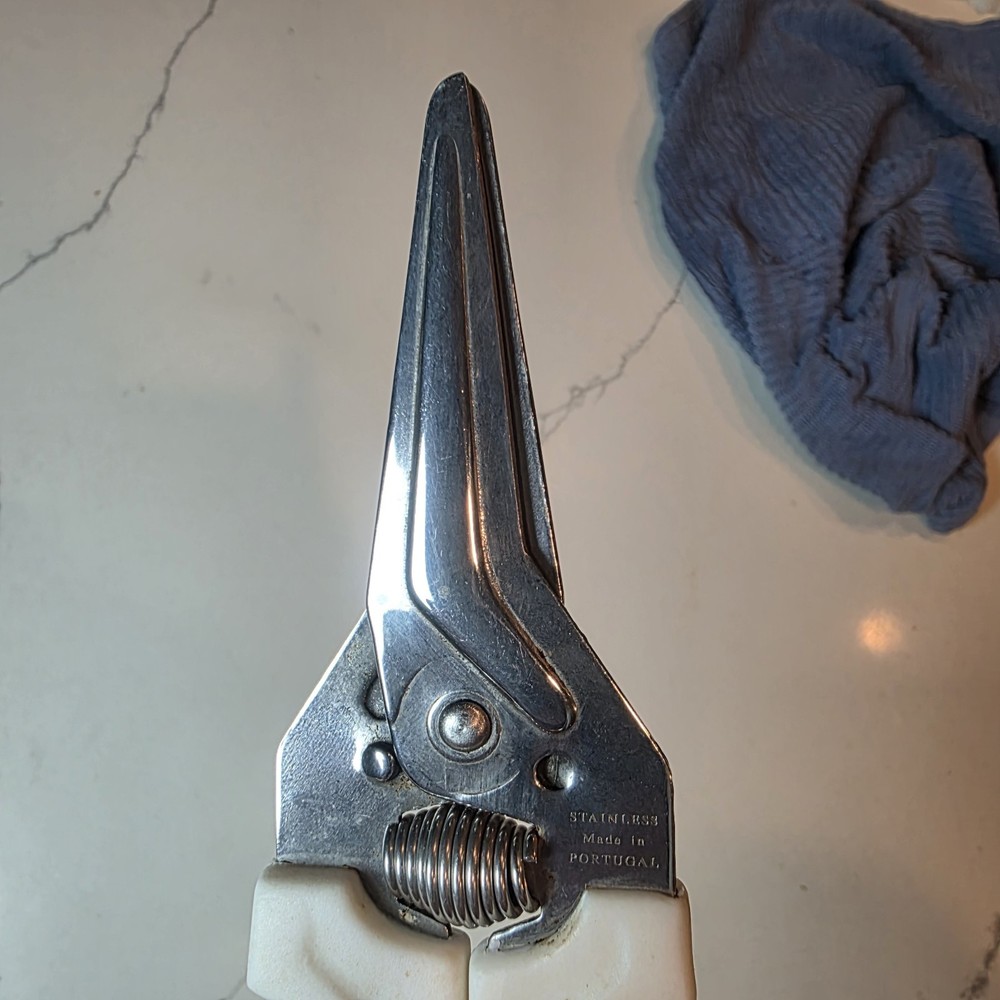 Pampered Chef Multi-Purpose Kitchen Shears/Scissors White 1075 NO HOLDER
