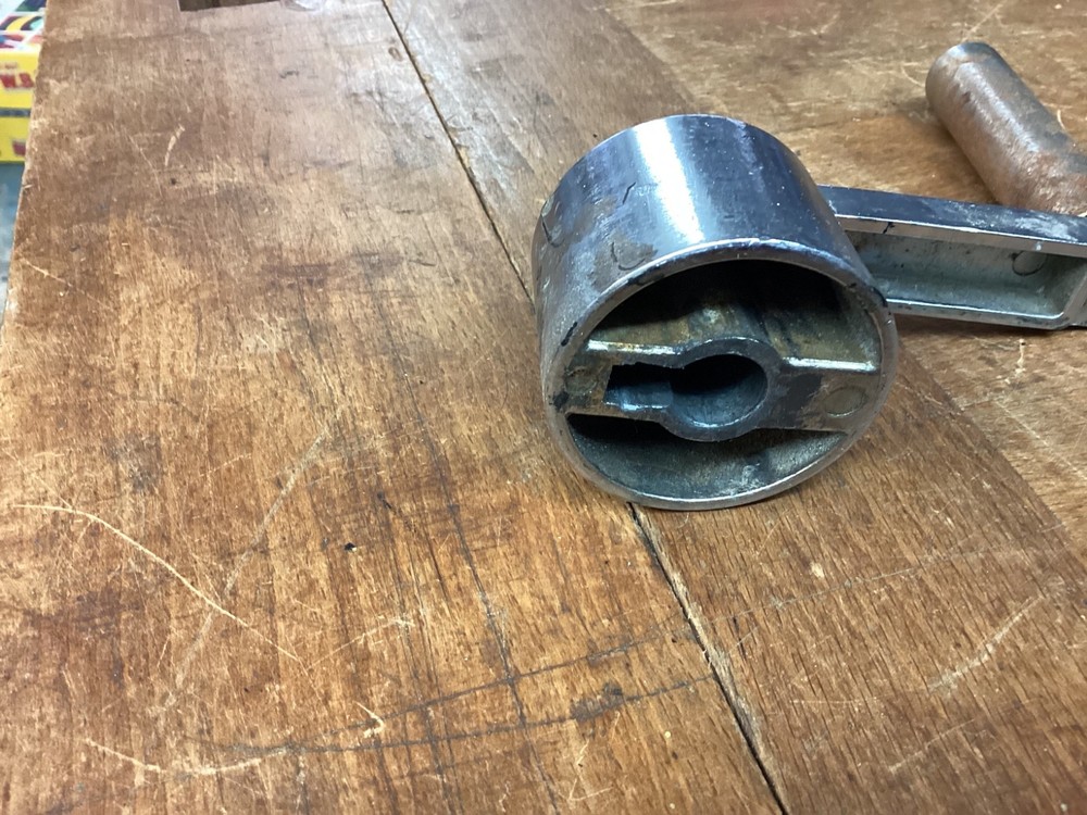 AB Dick 9800 deliery table handle crank