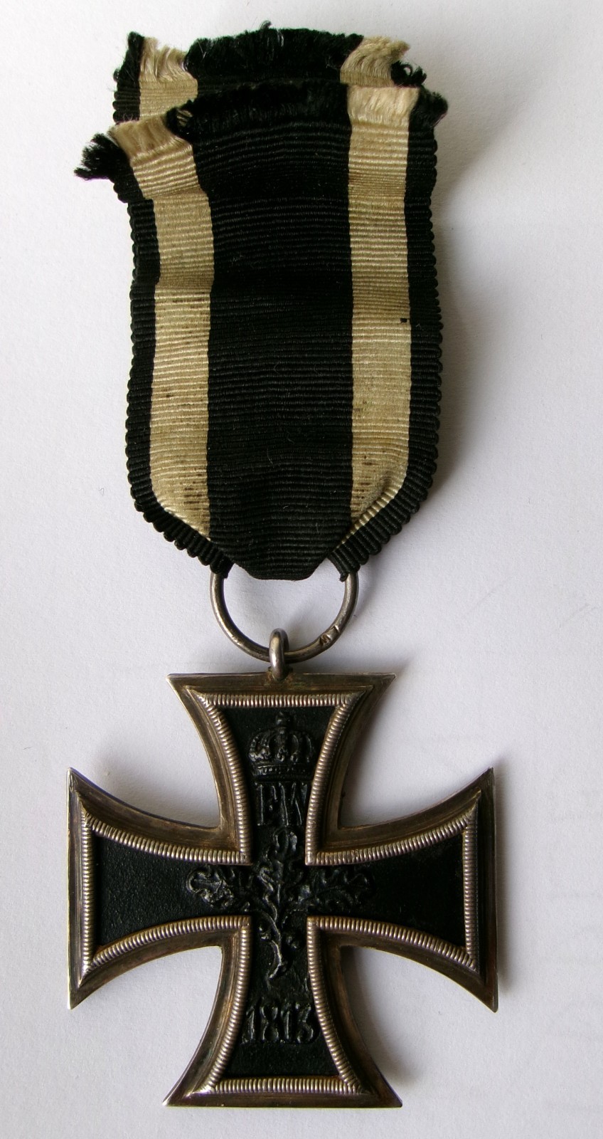 German Iron Cross 2nd class 1914 medal maker marked LW - nice quality