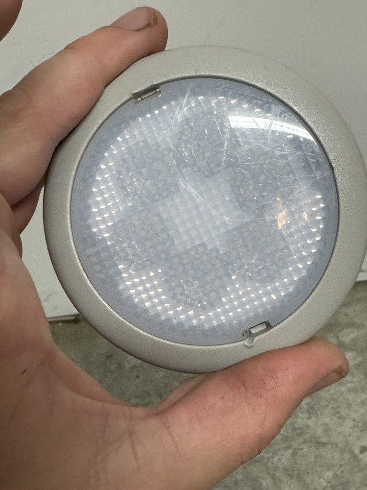 Mack 82761227 - INTERIOR LAMP