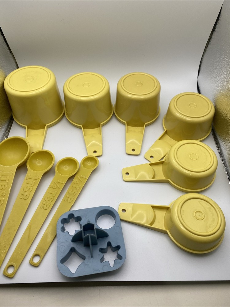 Vintage Tupperware Measuring Cups And Spoons Set Yellow Nesting Stacking 10
