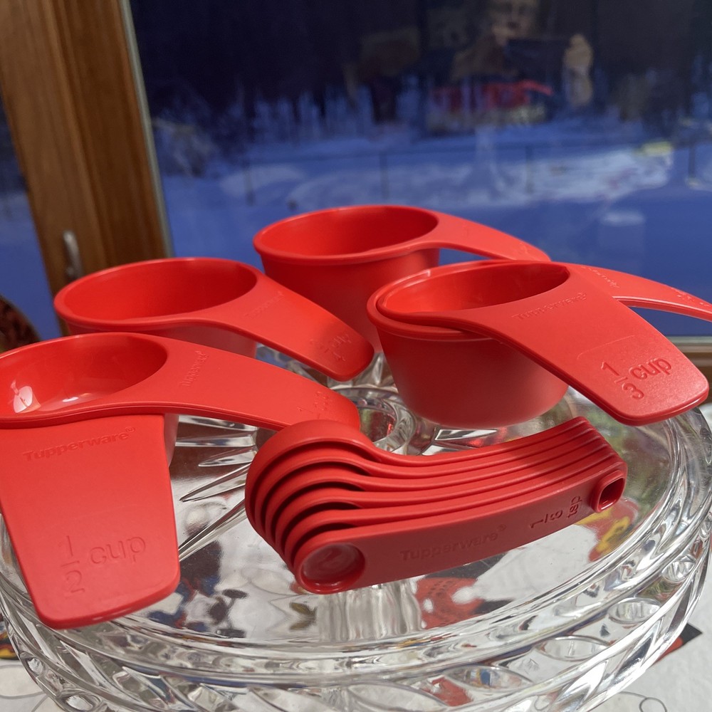 New Tupperware Measuring Cup And Spoon Set