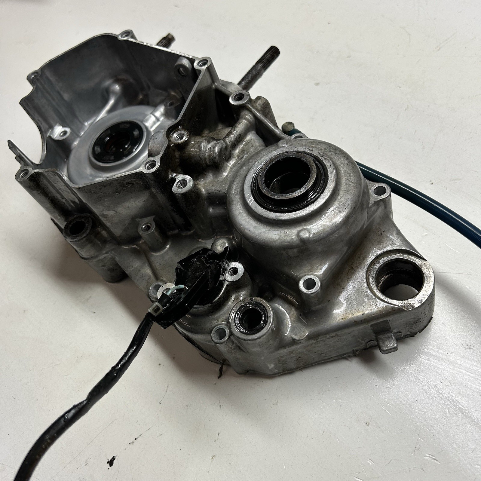 11 - 26 YAMAHA YZ 250 X 2 STROKE LEFT SIDE CRANK CASE BOTTOM END