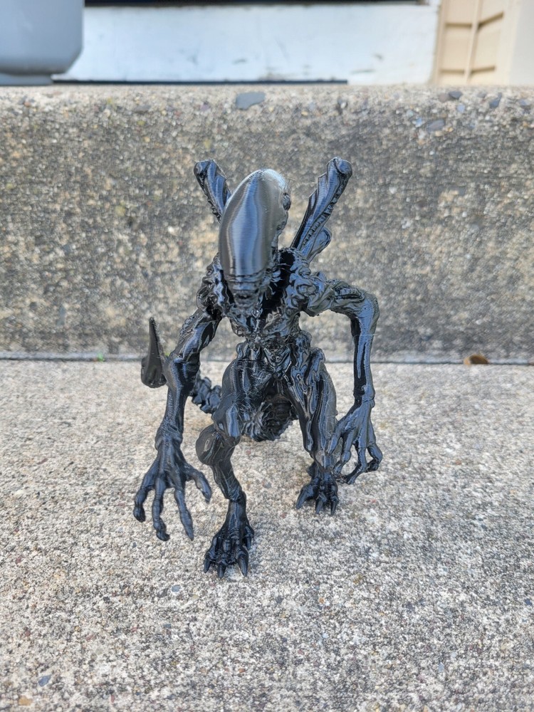 Alien Xenomorph figurine