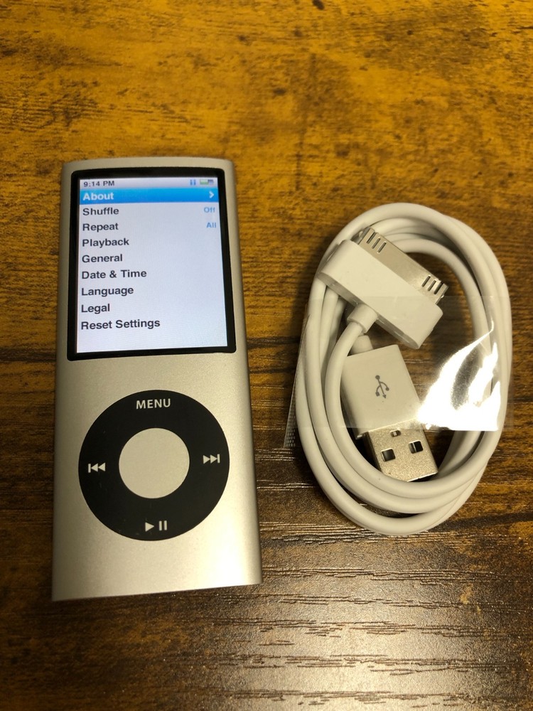 Apple iPod nano 4th Generation Silver (16GB) mint #5773