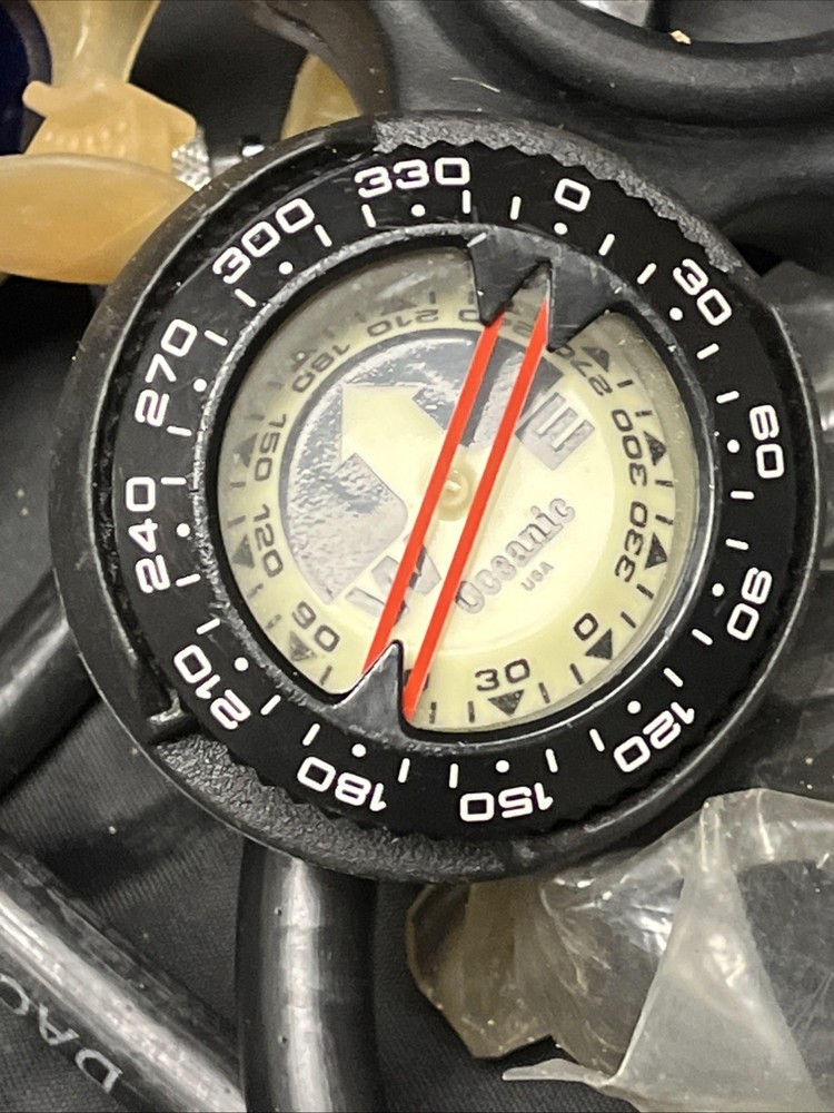 Oceanic Datamax Pro Air Scuba Dive Computer Console With Dive Bag & Regulators