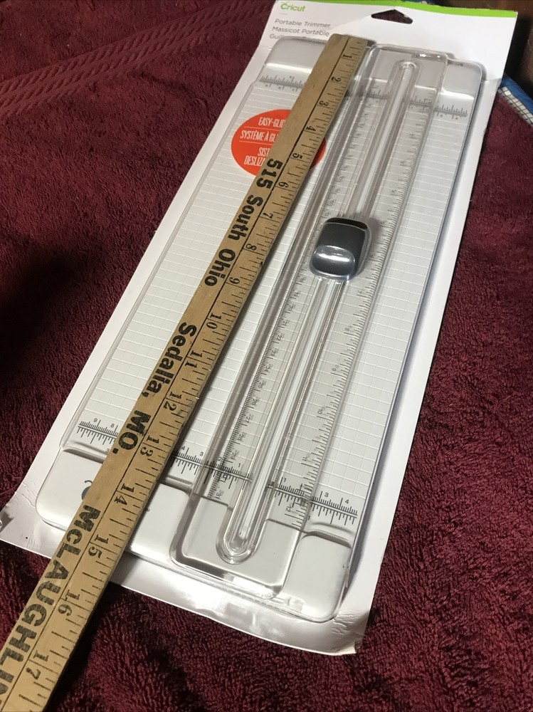 cricut portable trimmer Easy-Glide System New damaged box