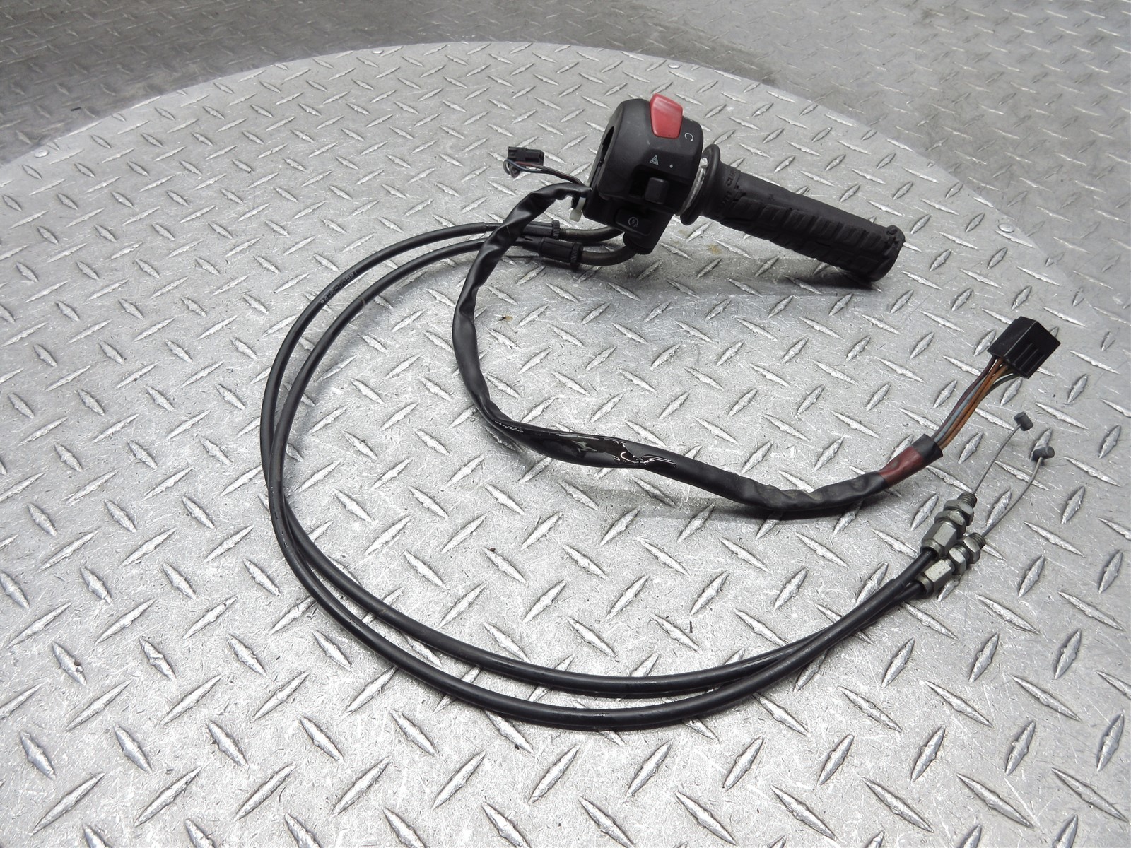 2003 03-04 Suzuki GSXR 1000 GSXR1000 Right Switch Throttle Control Cable Grip