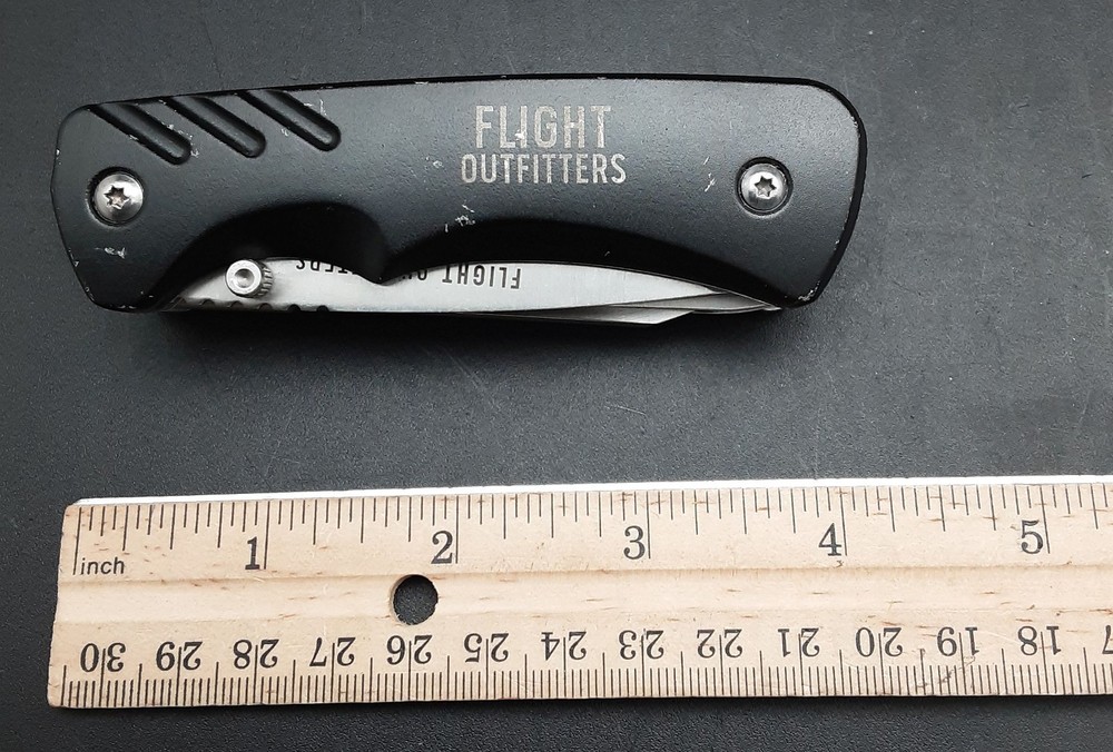 Black FLIGHT OUTFITTERS Pliers Multi-Tool/Folding Pocket Knife