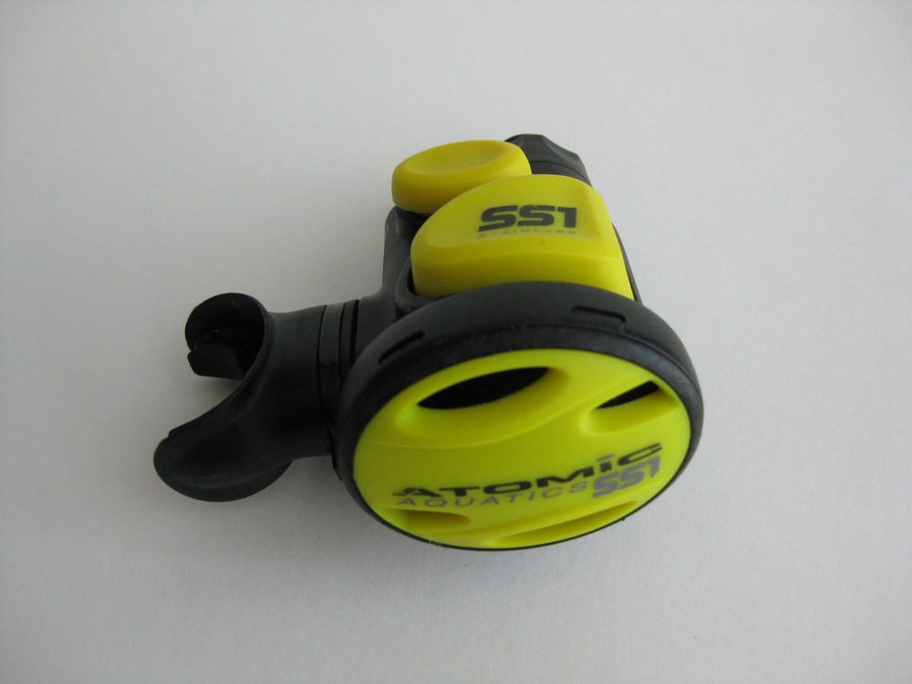 Atomic Aquatics SS1 integrated safe second and power inflator yellow