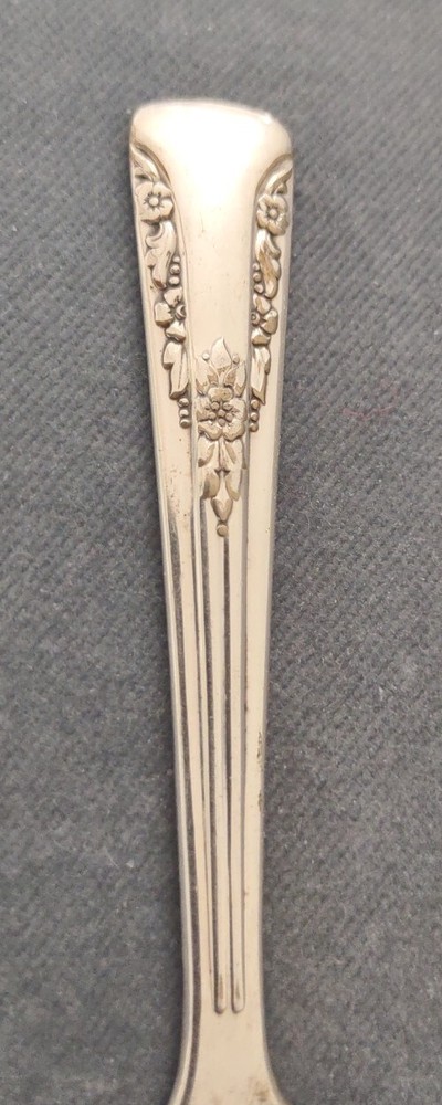 4 Silverplate Butter Spreaders International Silver Camelia pattern
