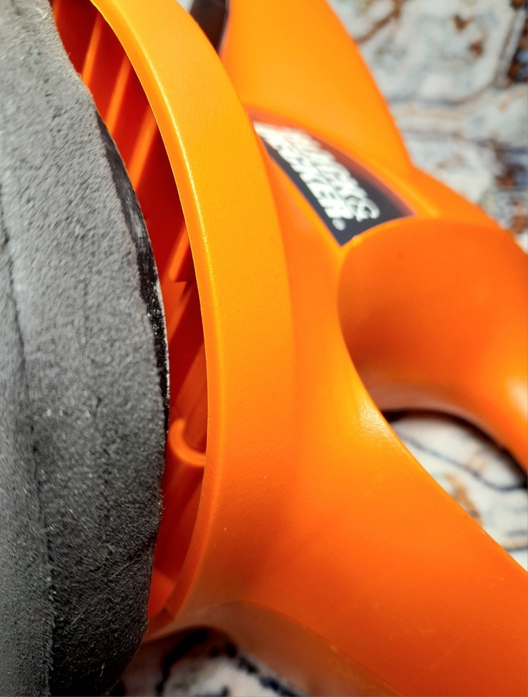 Black & Decker 6" Corded Random Orbit Buffer/Waxer/Polisher Variable Speed WP900