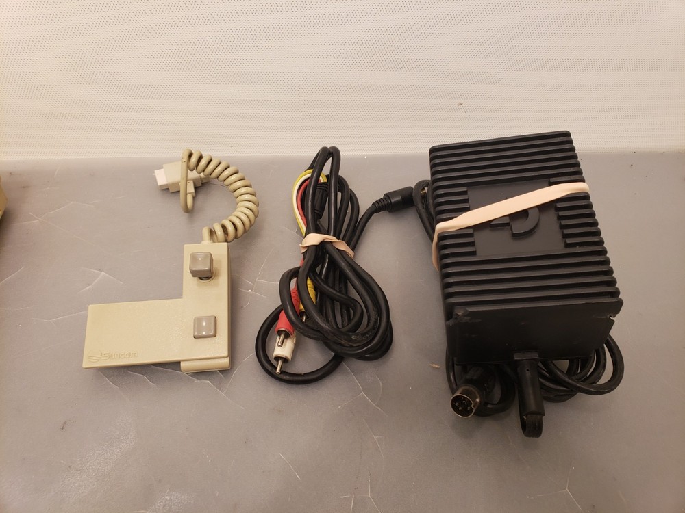 Vintage Commodore 64C Console Home Personal Computer w/ accessories ***Tested