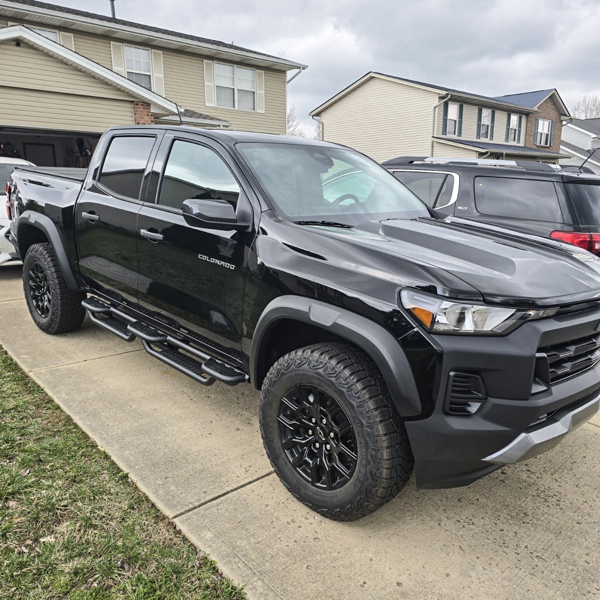 Vijay For 2015-2026 Chevy Colorado Crew Cab Running Boards & Step Bars Nerf Bar