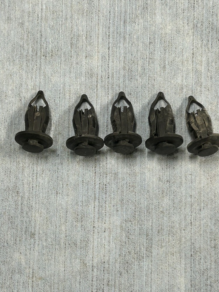 Radiator Support Baffle Clip 2004 Grand Prix
