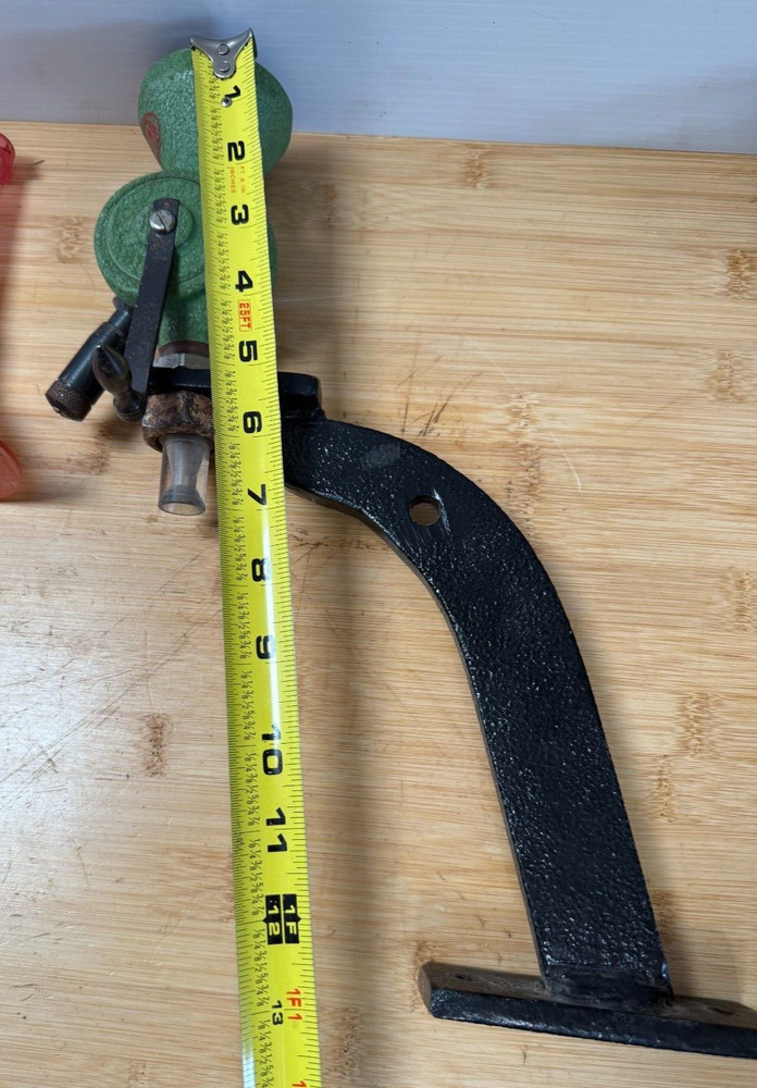 Redding Reloading Universal Powder Measure on Bracket w/2 Scoops & Funnel