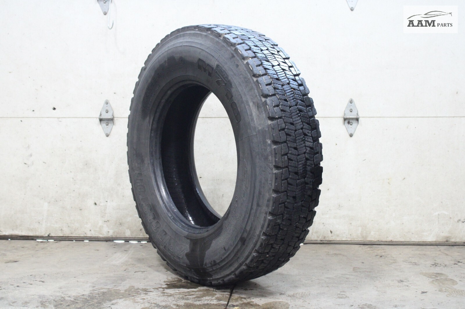 2018-2024 FREIGHTLINER CASCADIA WHEEL TIRE 295/75 R22.5 BRIDGESTONE OEM