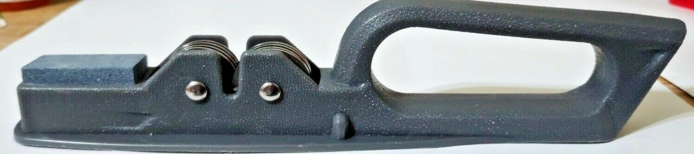 Uniware Knife Sharpener Kitchen Tool, Red/ Grey