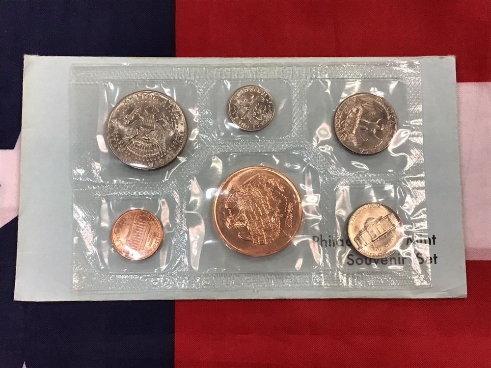 1974-P Official US Mint Souvenir Set with Envelope.