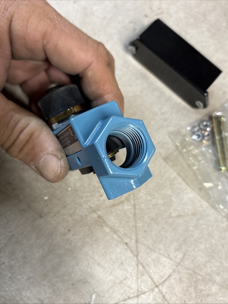 Honeywell BZE6-2RN Micro Switch