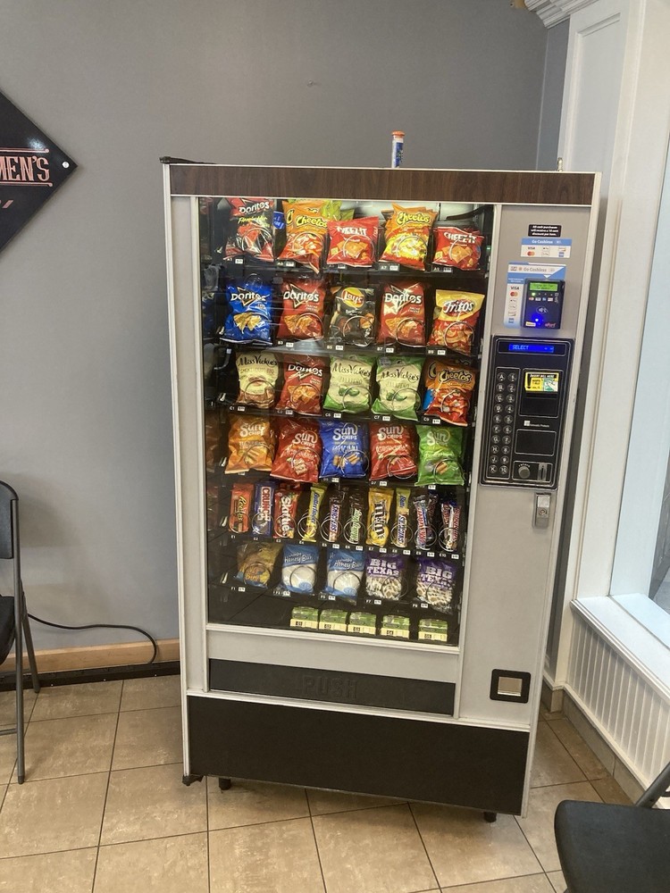 AP 113 Used SNACK VENDING MACHINE @Location AP w/computer Cc Reader