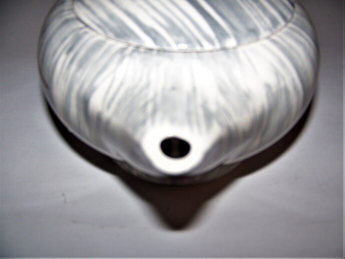 Prim Rose Light Stripes Gray Pattern Teapot 4 cup