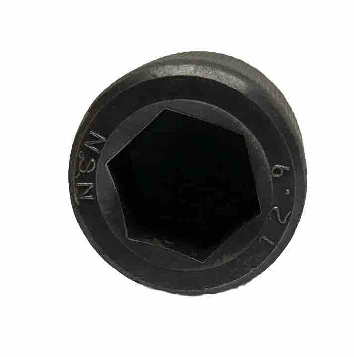 John Deere M342032 Bolt