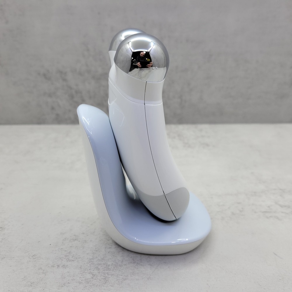 NuFACE Trinity Microcurrent Facial Device Kit - FDA Cleared Face Sculpting ™