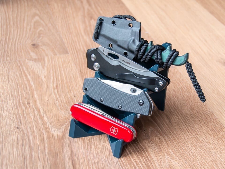 Display knife stand for 4 knives