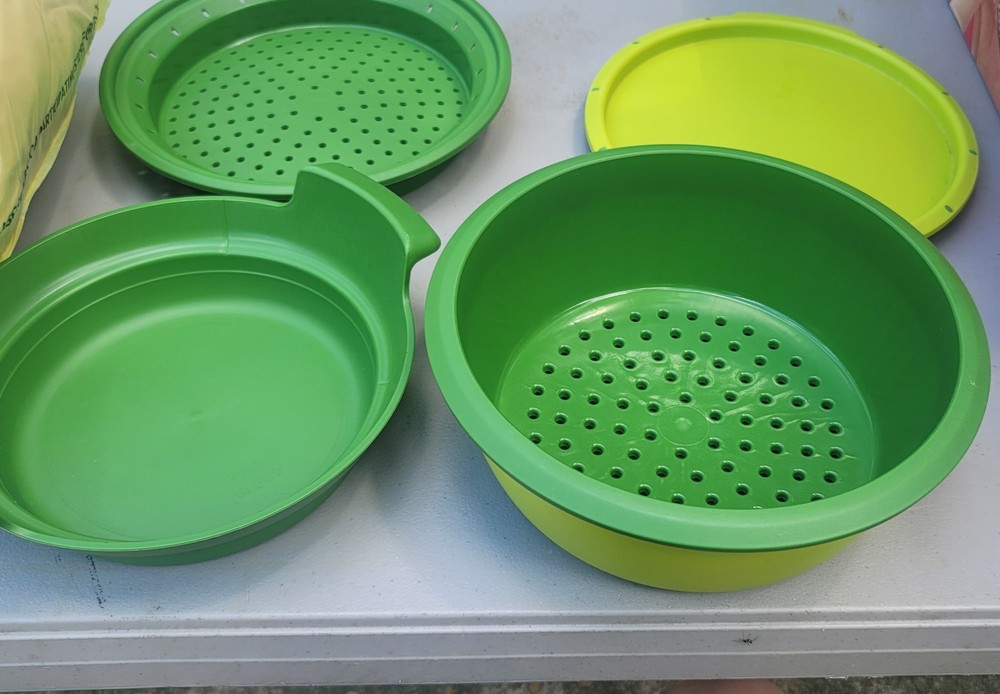 Tupperware Smart Steamer 4 Piece Set Green Microwave Steaming System.