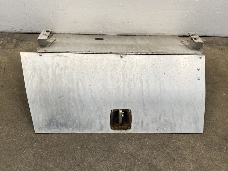2012 Peterbilt 587 Battery Box Cover (683-10209)