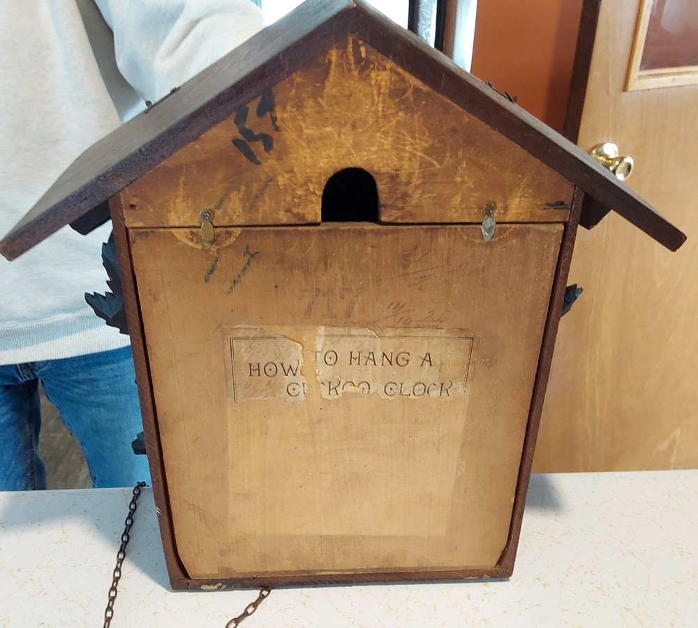 Antique BLACK FOREST Cuckoo Clock w/Wolf