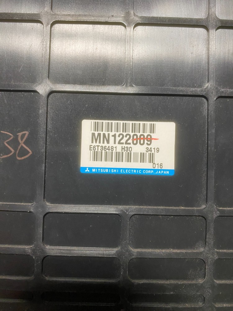 2003 Mitsubishi Outlander 2.4L A/T Engine ECM Electronic Control Module MN122009