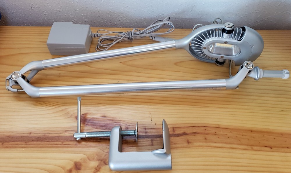 Humanscale LED Element 790 Task Light w/ Flex Arm & Clamp Base, 6w = 90w