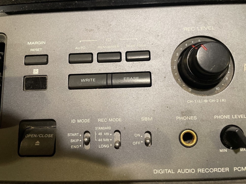 Sony PCM R300 DAT Machine with HD Linear A/D D/A Converter