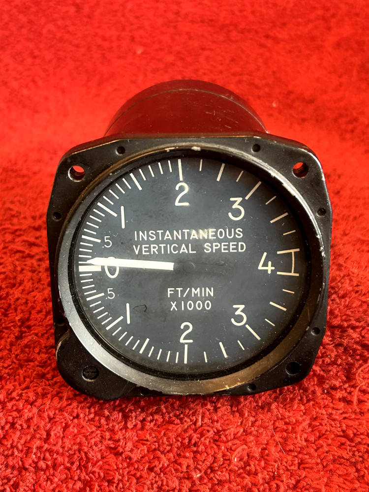 UNITED INSTRUMENTS INSTANTANEOUS VERTICAL SPEED INDICATOR P/N 7140 CODE C.42