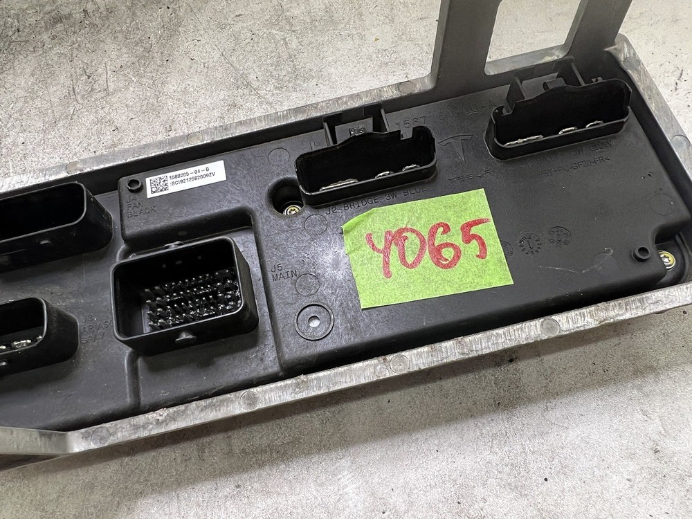 🧷 2021-2025 Tesla Model S Battery Controller Control Module Gen 1 1588205-05-C