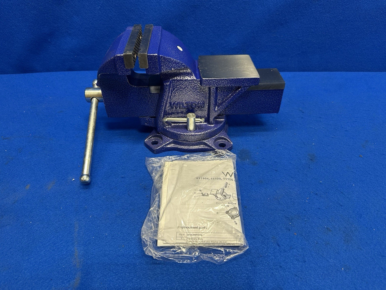 Wilton 11105 Bench Vise w/ Swivel Base, 5" Jaw