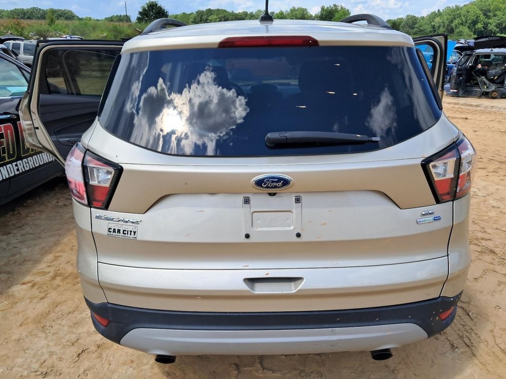 ESCAPE 2018 Glove Box 4753871