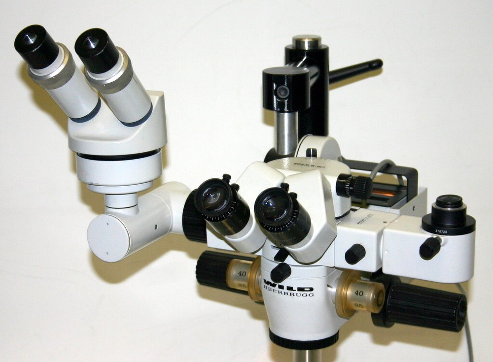 WILD HEERBRUGG TABLE TOP OPERATING SURGICAL MICROSCOPE, MODEL M650 CAMERA MOUNT