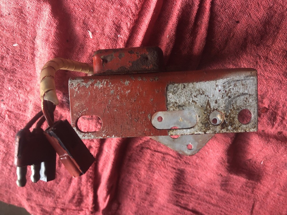 WESTERBEKE W30 4-91 VOLTAGE REGULATOR With Bracket