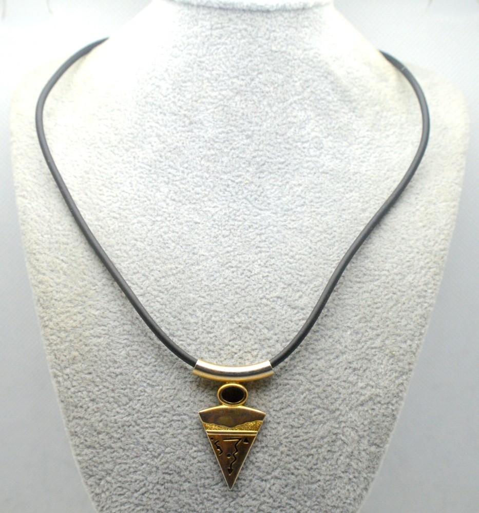 VINTAGE DESIGNER TRIANGLE PENDANT NECKLACE