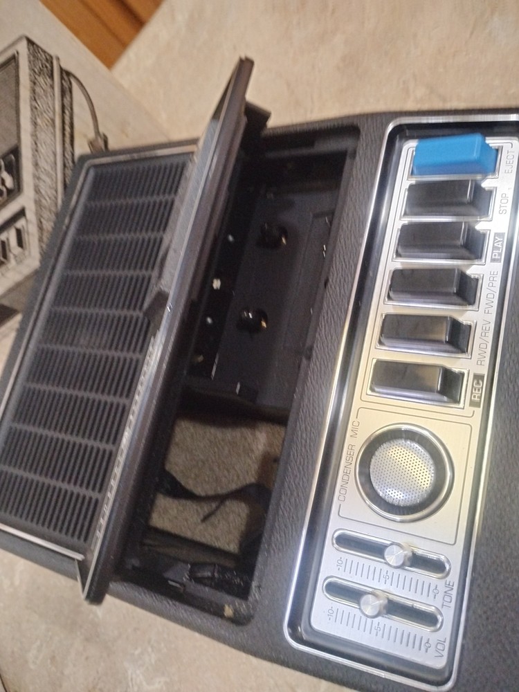 GE Cassette Tape Recorder M8460 No Cords Untested