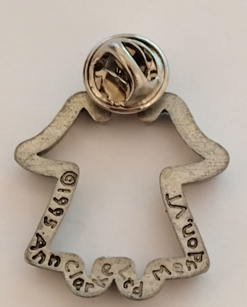 Cookie Cutter Designed Angel 1995 Gray Lapel Pin