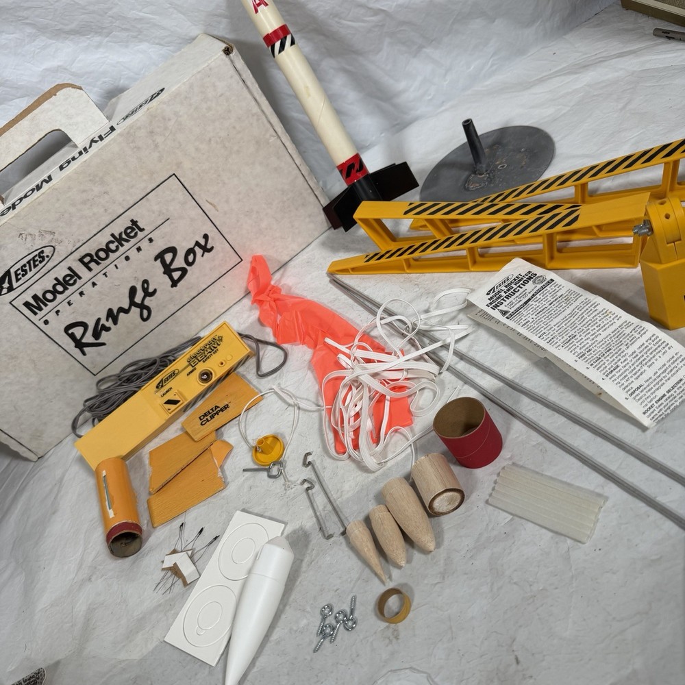 Vintage Estes Model Rocket Launch Set Range Box Pad Electron Beam Controller